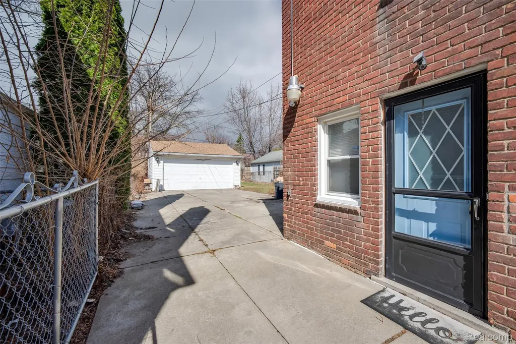 19217 Linville Street Grosse Pointe Woods City MI 48236