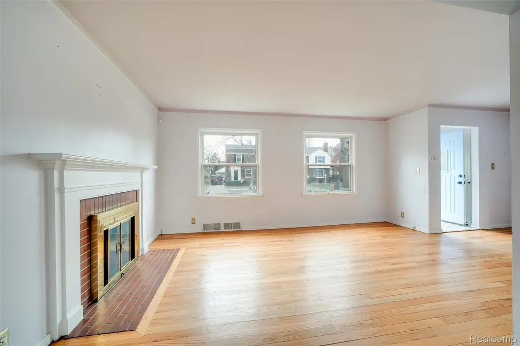 19217 Linville Street Grosse Pointe Woods City MI 48236