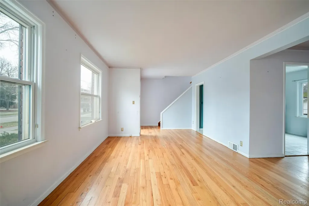 19217 Linville Street Grosse Pointe Woods City MI 48236