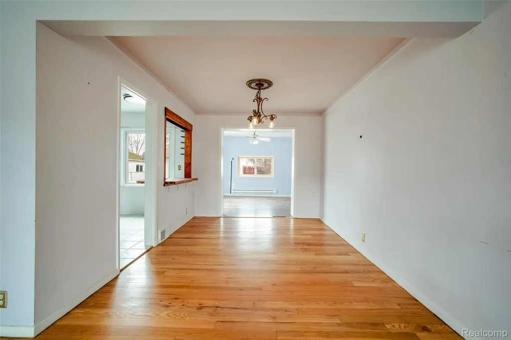 19217 Linville Street Grosse Pointe Woods City MI 48236