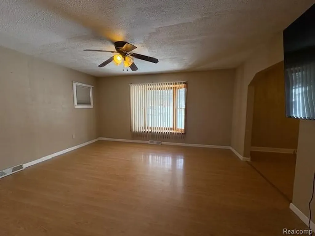 610 Kenilworth Avenue Pontiac City MI 48340