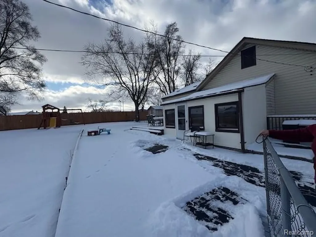 610 Kenilworth Avenue Pontiac City MI 48340