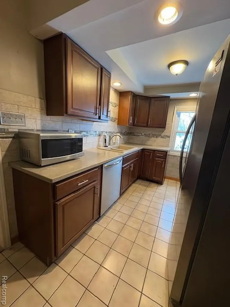 610 Kenilworth Avenue Pontiac City MI 48340