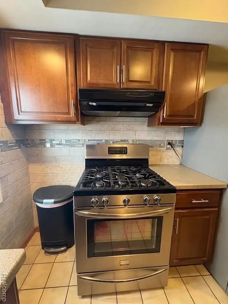 610 Kenilworth Avenue Pontiac City MI 48340