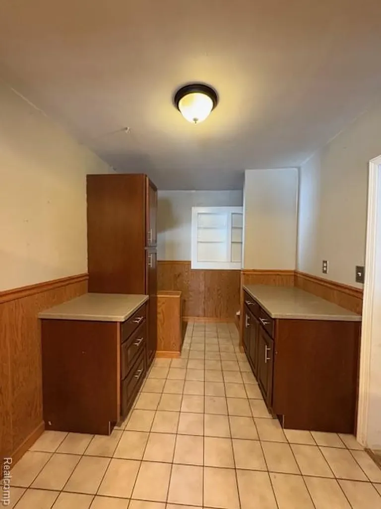 610 Kenilworth Avenue Pontiac City MI 48340