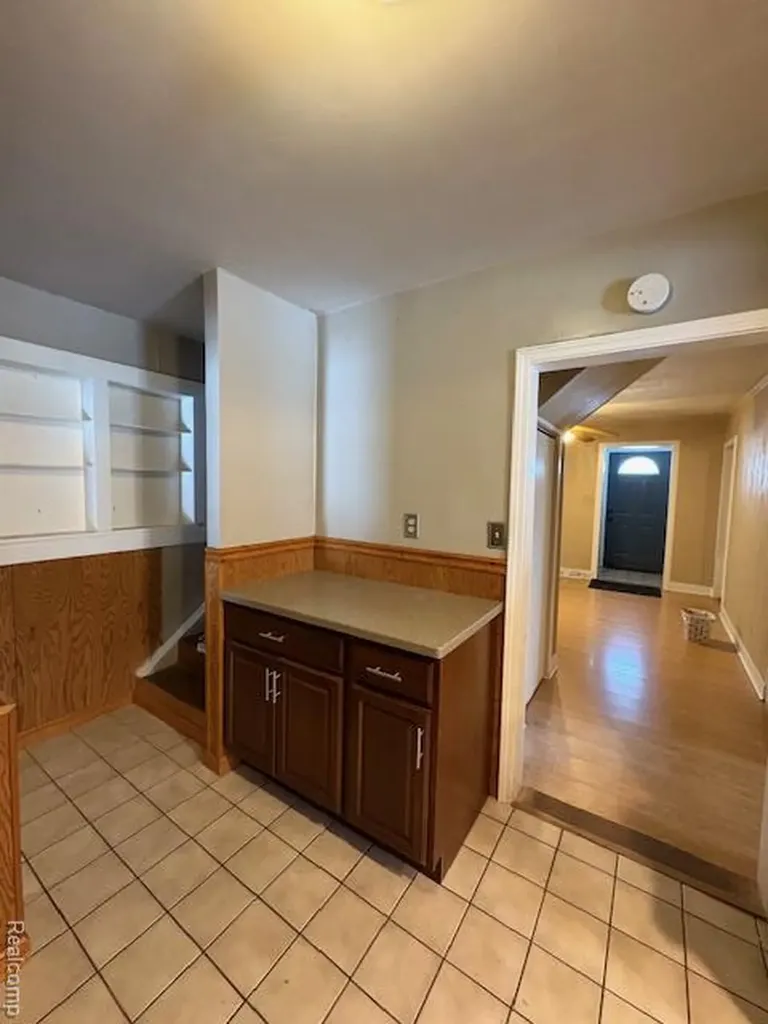 610 Kenilworth Avenue Pontiac City MI 48340