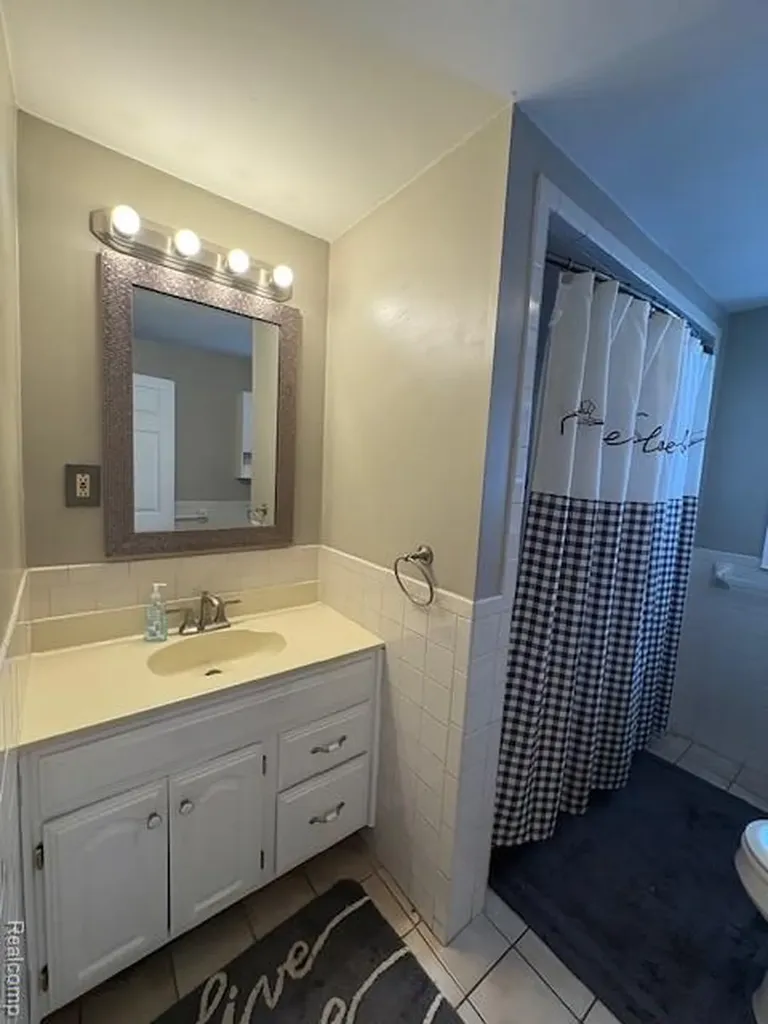 610 Kenilworth Avenue Pontiac City MI 48340