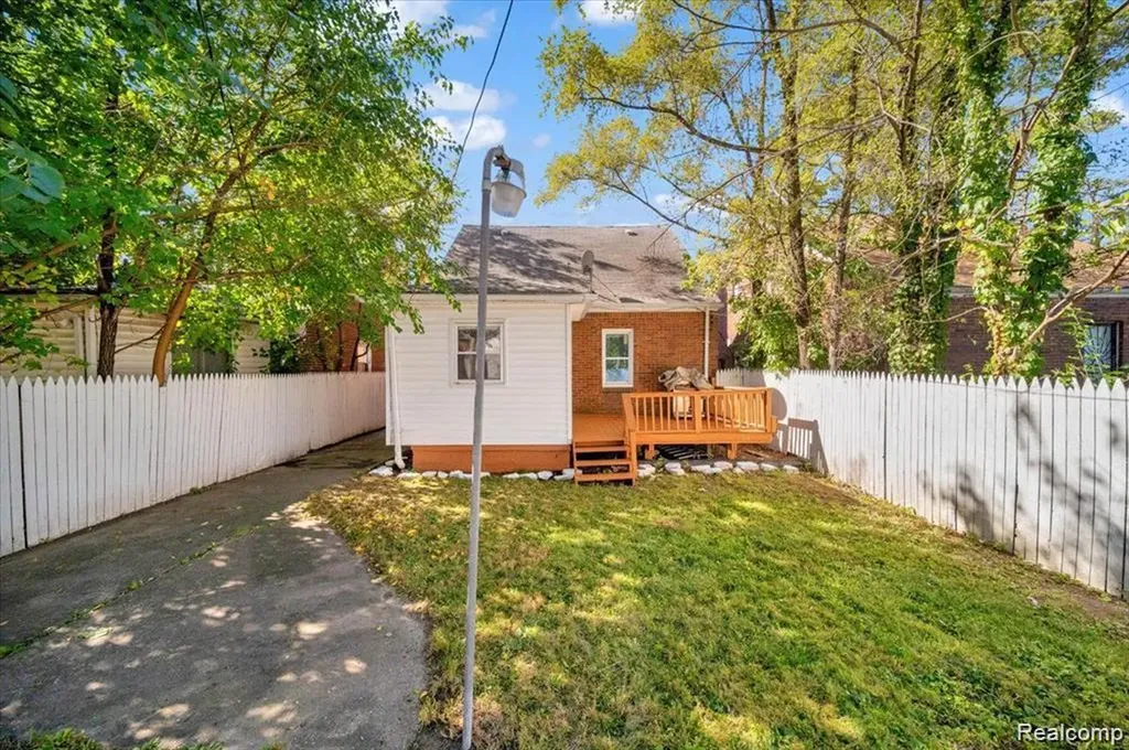 16608 Mansfield Street Detroit City MI 48235