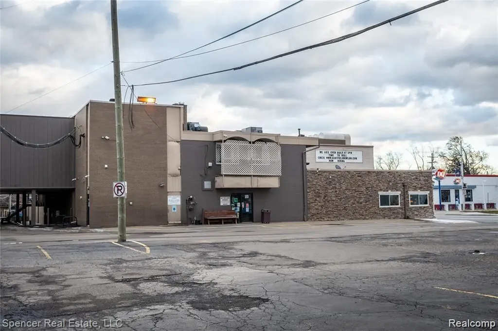 3490 12 Mile Road Berkley City MI 48072
