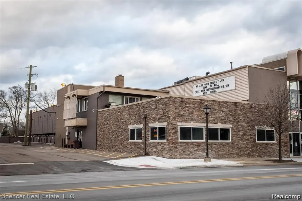3490 12 Mile Road Berkley City MI 48072