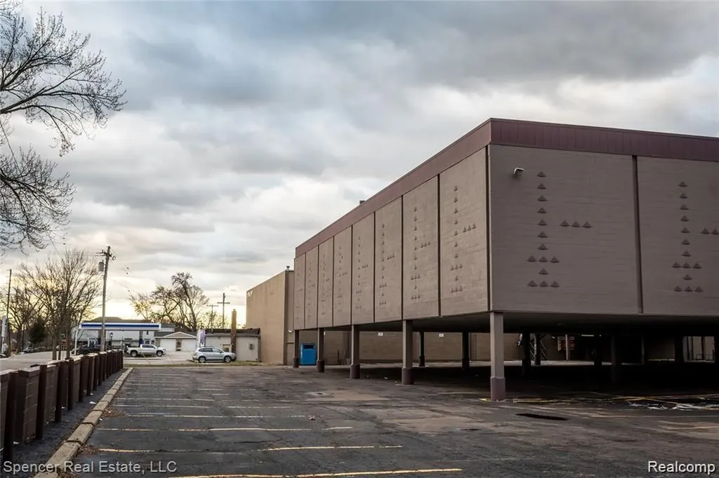 3490 12 Mile Road Berkley City MI 48072