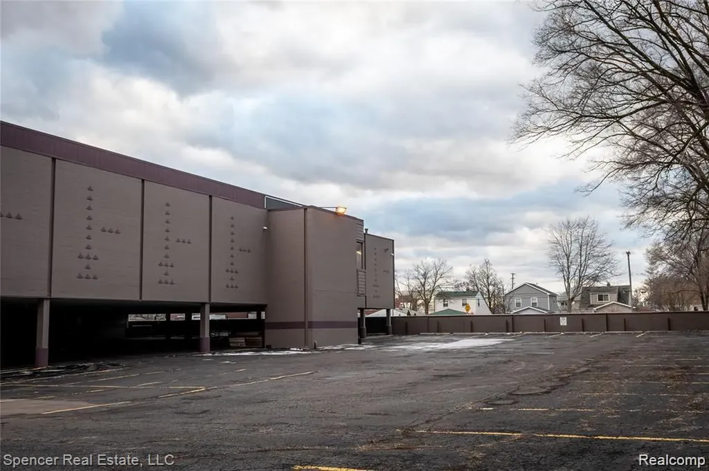 3490 12 Mile Road Berkley City MI 48072