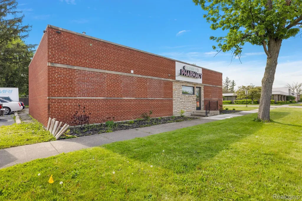 27241 Southfield Road Lathrup Village City MI 48076