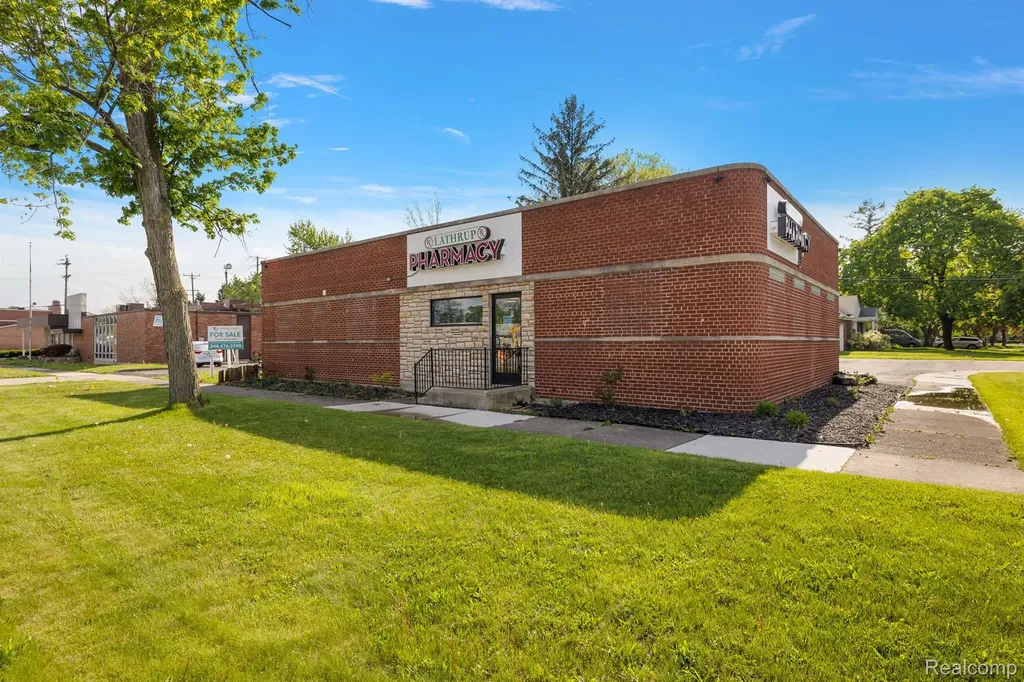 27241 Southfield Road Lathrup Village City MI 48076