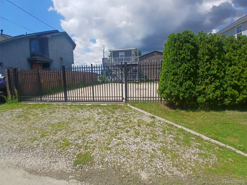 7886 Inglewood Drive Clay Township MI 48001