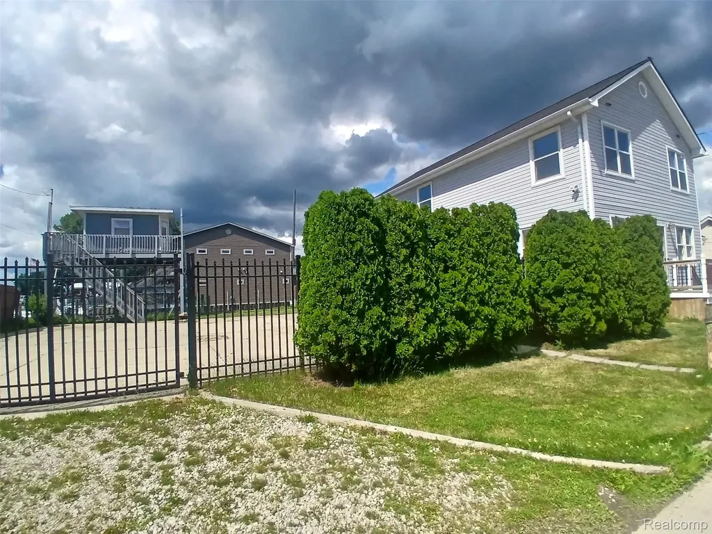 7886 Inglewood Drive Clay Township MI 48001