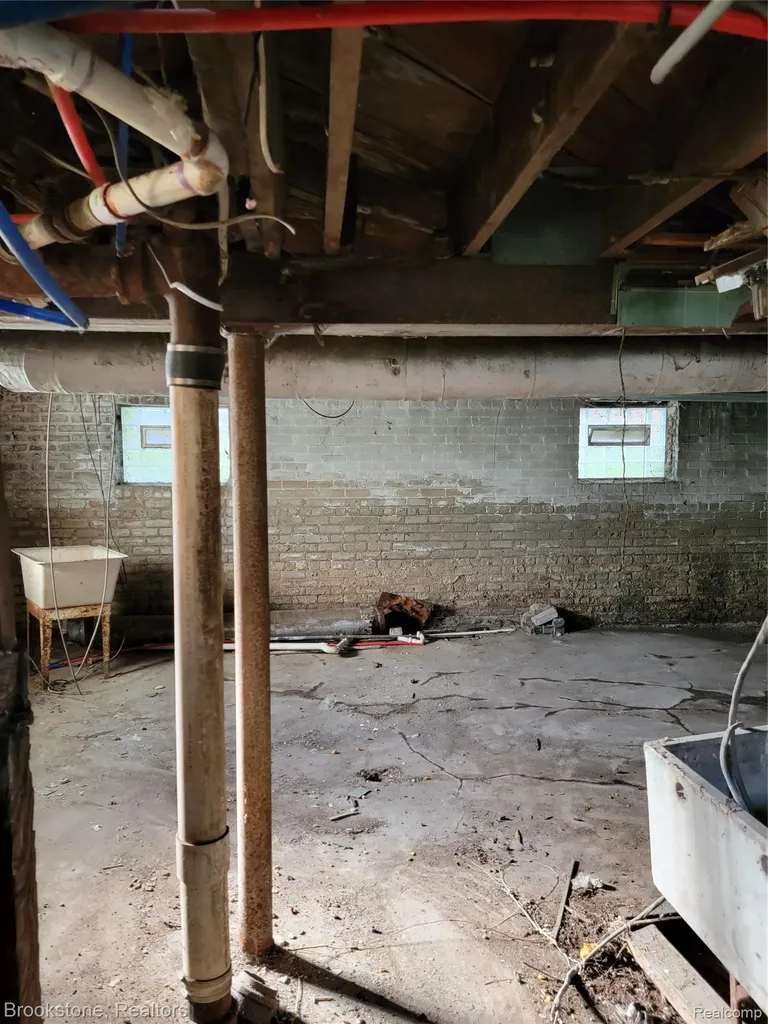 2935 Lakewood Street Detroit City MI 48215