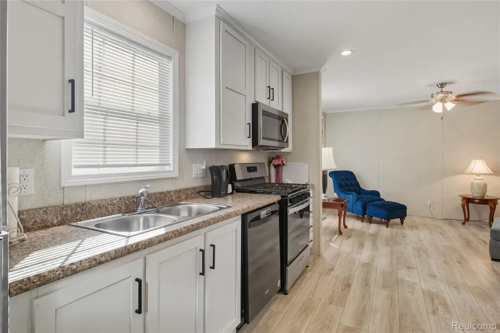 230 E Macgregor Court Highland Charter Township MI 48357