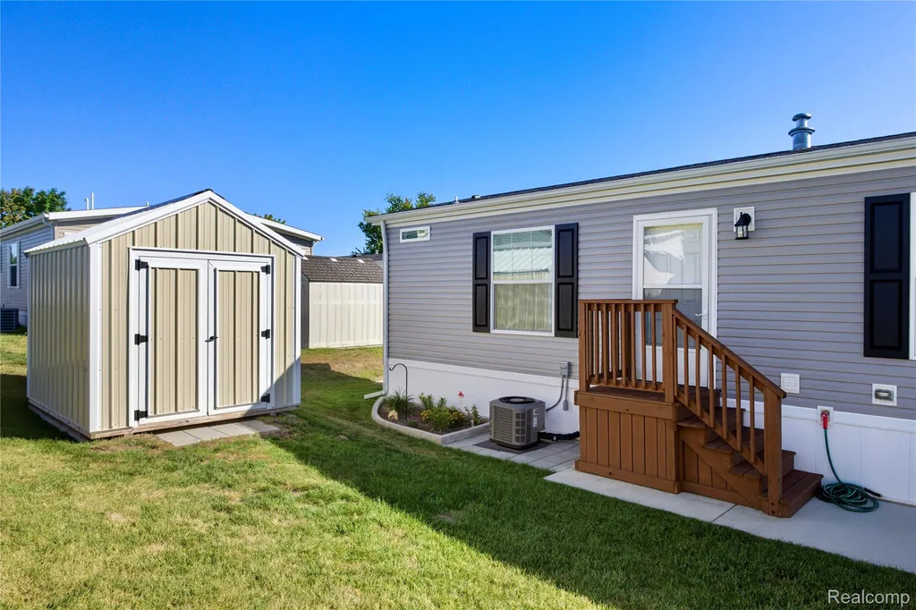 230 E Macgregor Court Highland Charter Township MI 48357
