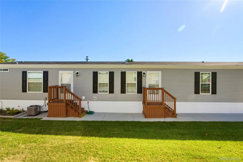230 E Macgregor Court Highland Charter Township MI 48357