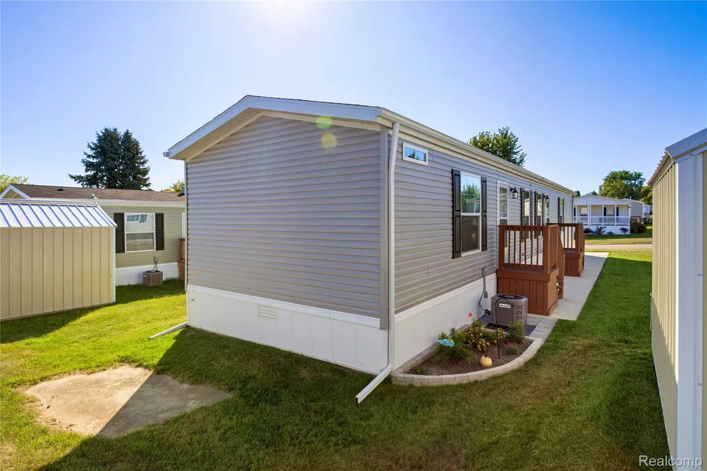 230 E Macgregor Court Highland Charter Township MI 48357