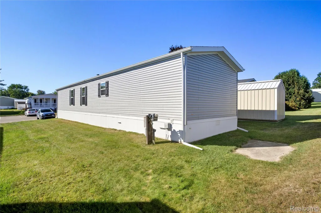 230 E Macgregor Court Highland Charter Township MI 48357