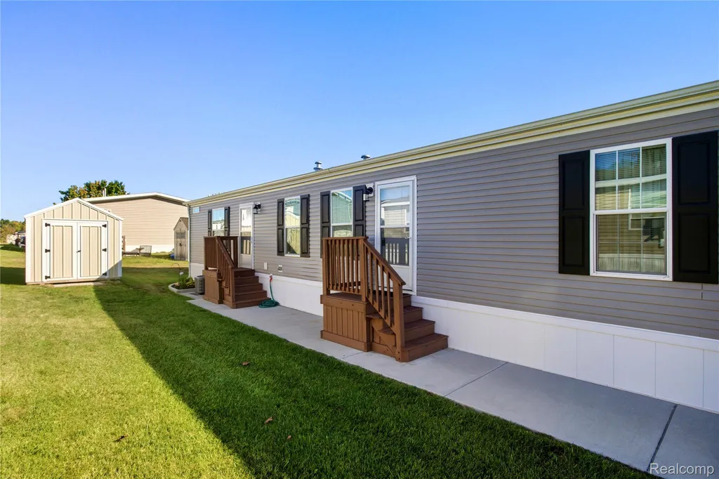 230 E Macgregor Court Highland Charter Township MI 48357