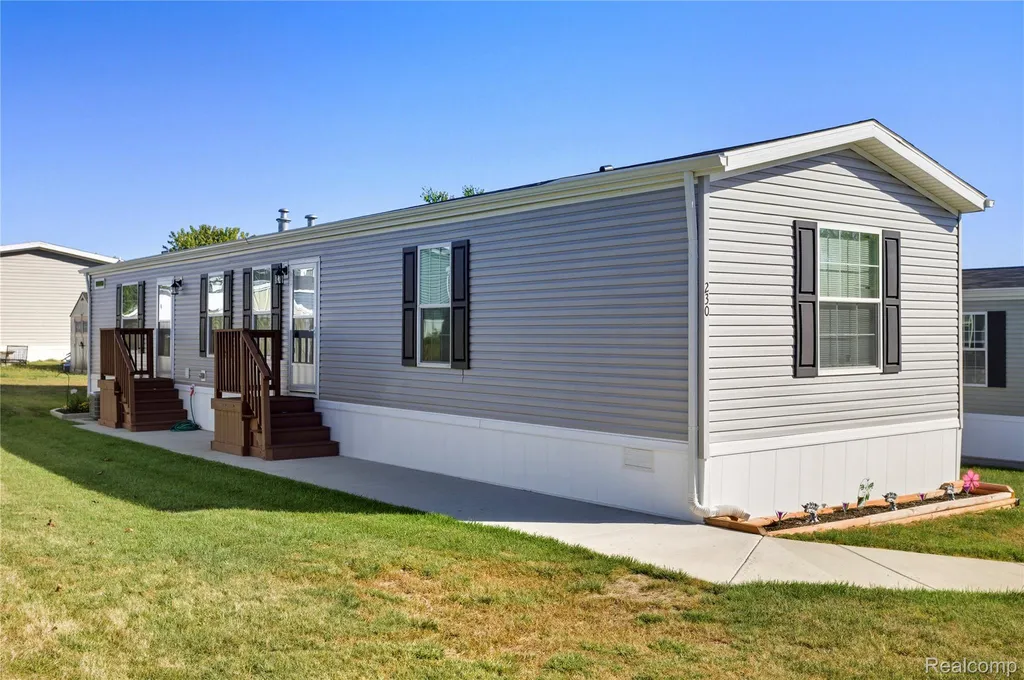 230 E Macgregor Court Highland Charter Township MI 48357