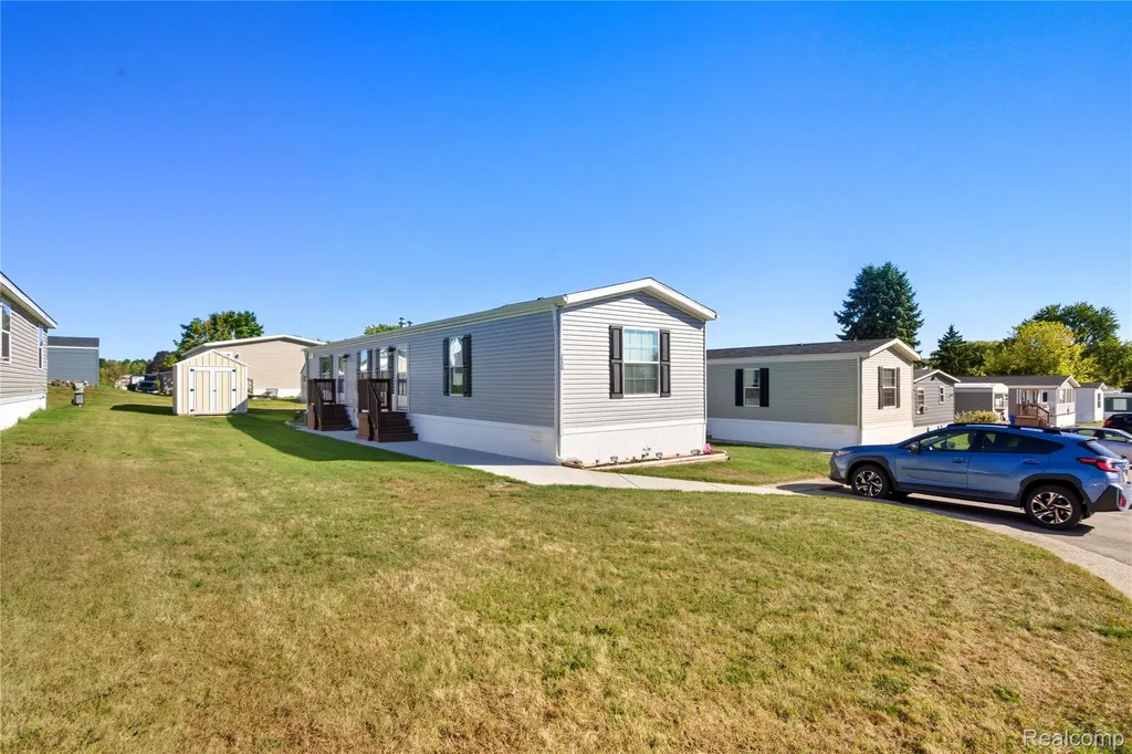230 E Macgregor Court Highland Charter Township MI 48357