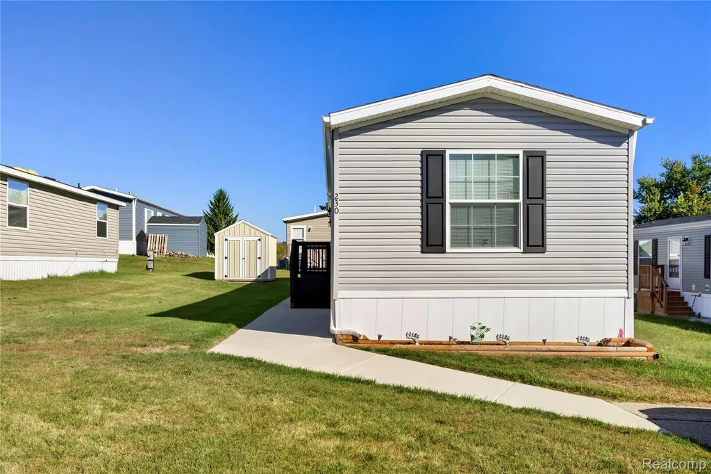 230 E Macgregor Court Highland Charter Township MI 48357