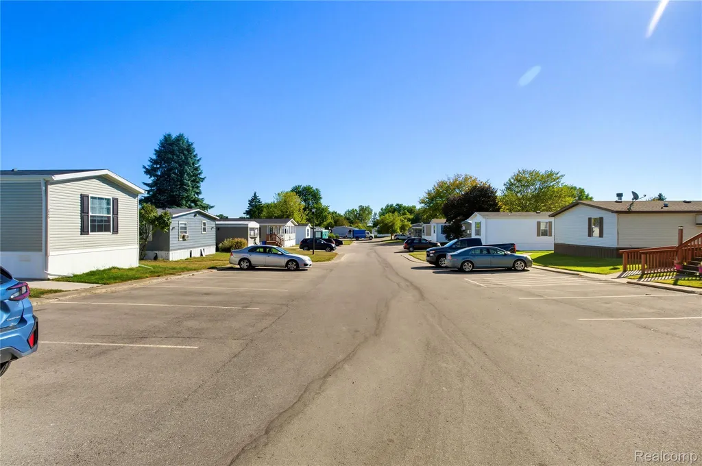 230 E Macgregor Court Highland Charter Township MI 48357