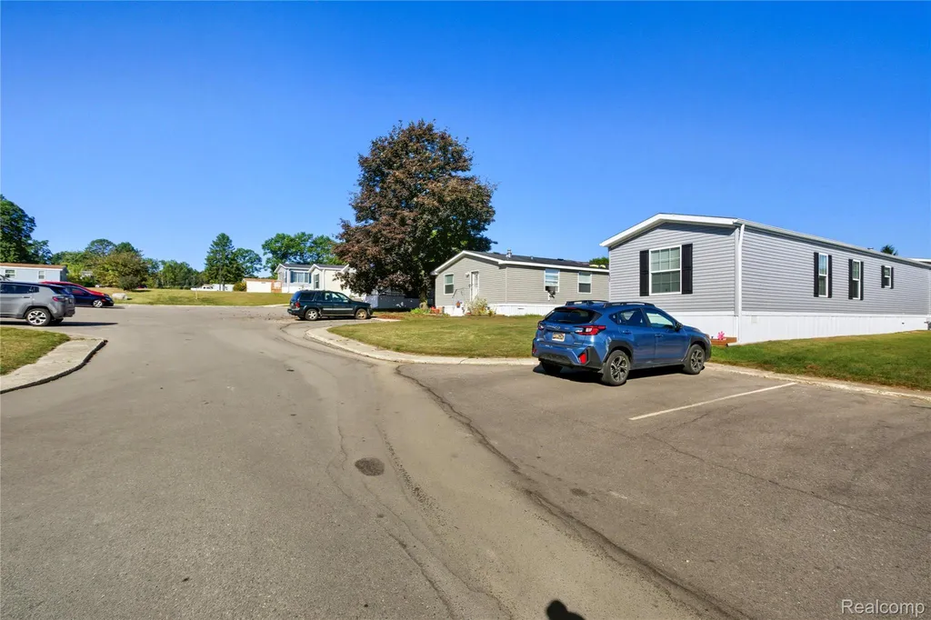 230 E Macgregor Court Highland Charter Township MI 48357
