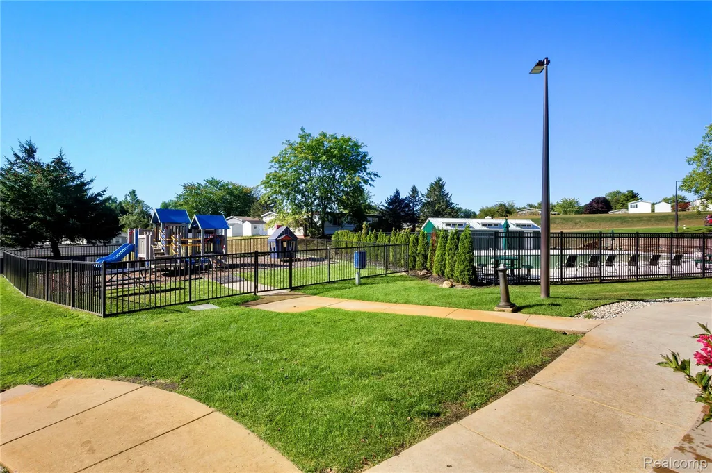 230 E Macgregor Court Highland Charter Township MI 48357