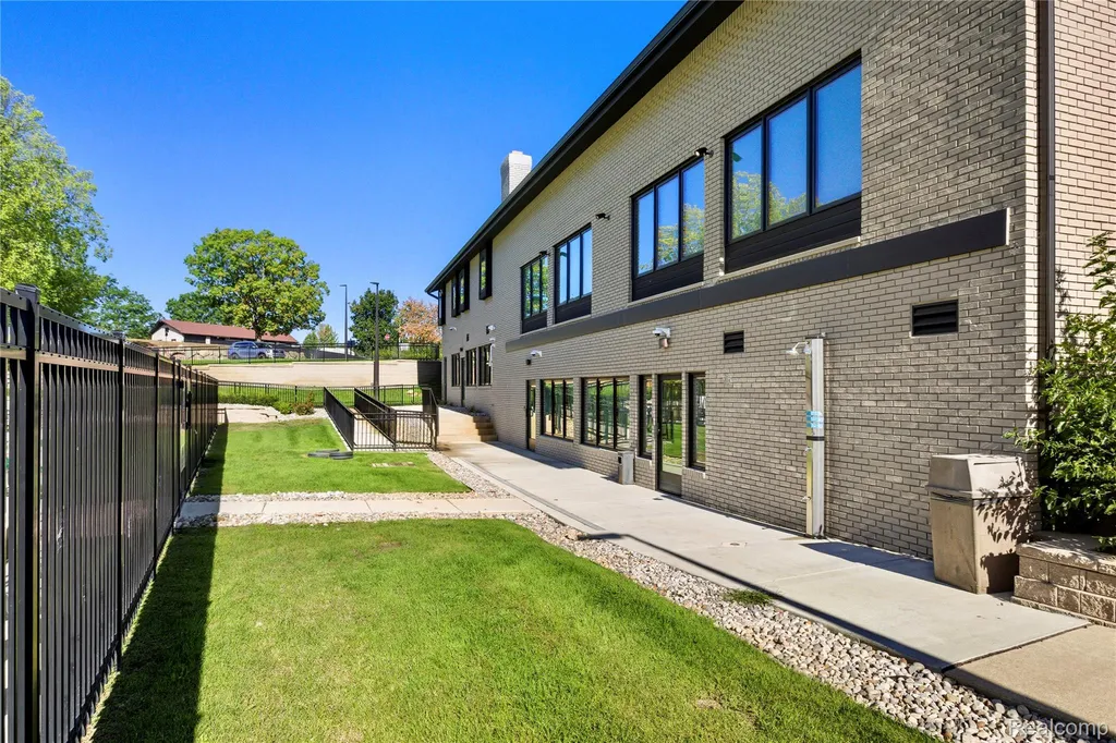 230 E Macgregor Court Highland Charter Township MI 48357