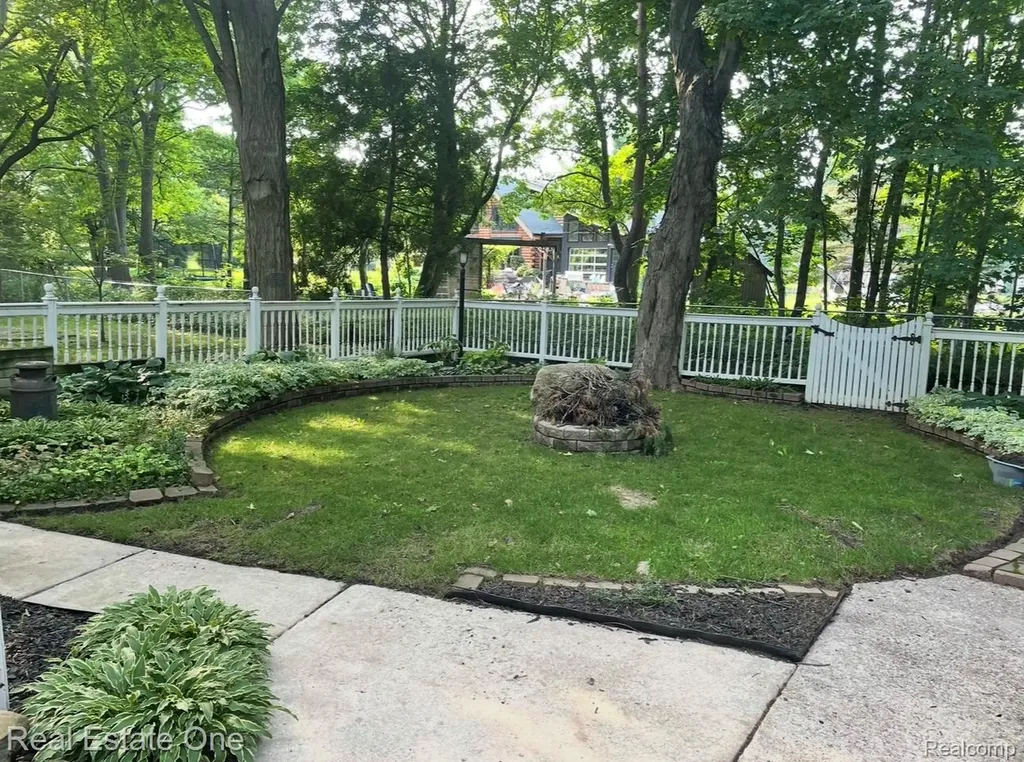 22601 W Main Street Armada Village MI 48005