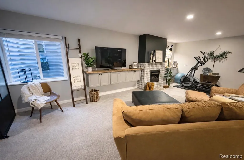 1876 Genoa Circle Genoa Township MI 48843