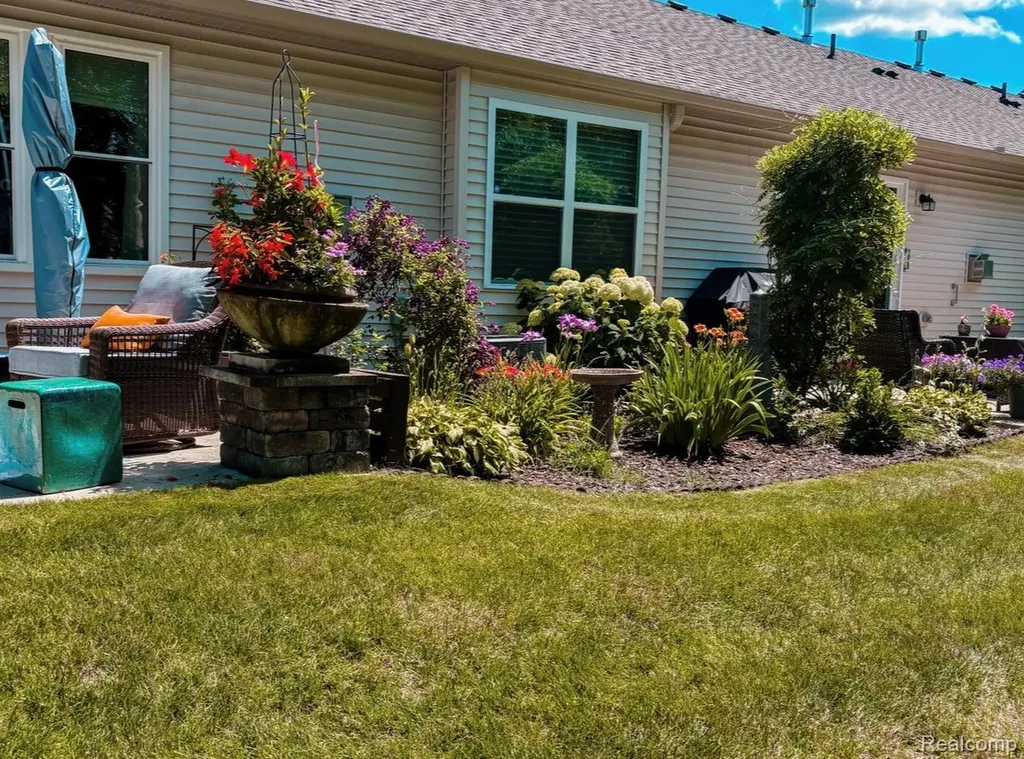 1876 Genoa Circle Genoa Township MI 48843