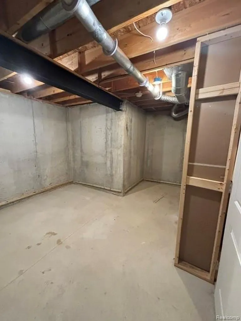 1876 Genoa Circle Genoa Township MI 48843