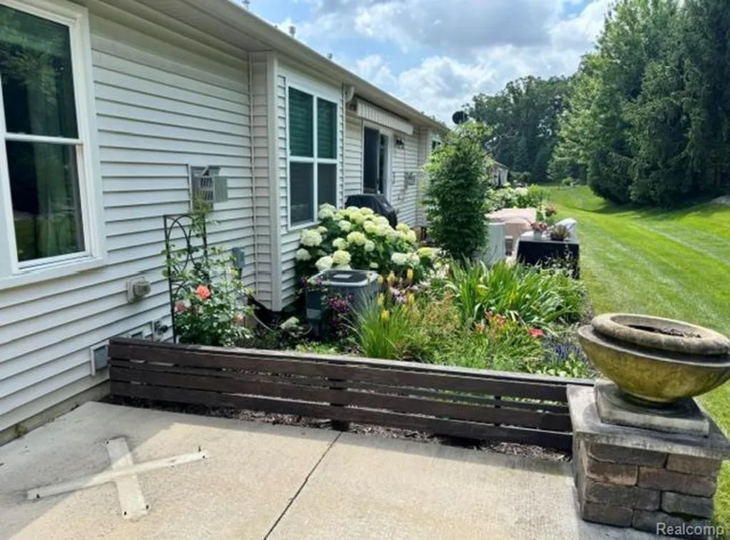 1876 Genoa Circle Genoa Township MI 48843