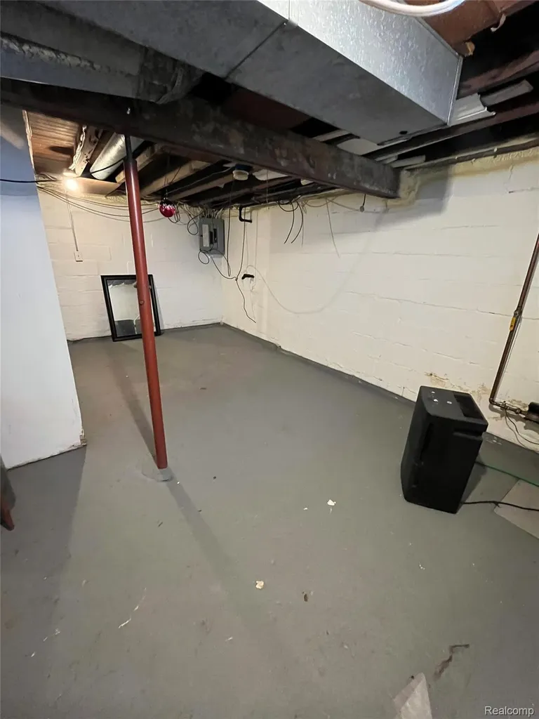 466 S Edith Avenue Pontiac City MI 48341