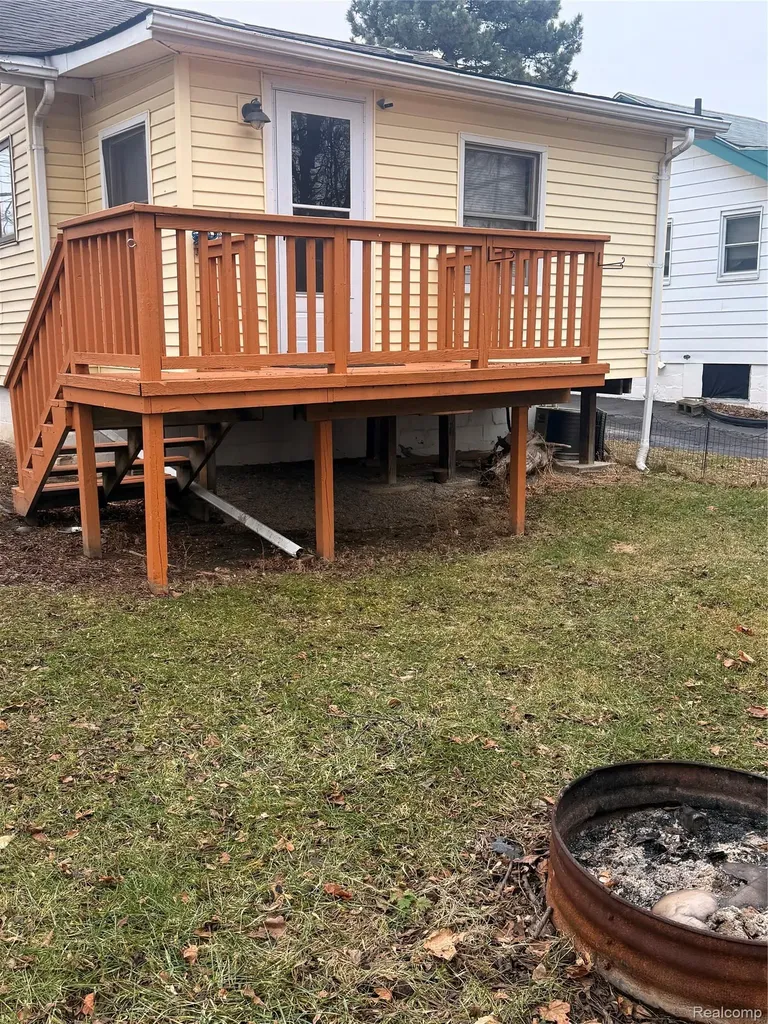 466 S Edith Avenue Pontiac City MI 48341