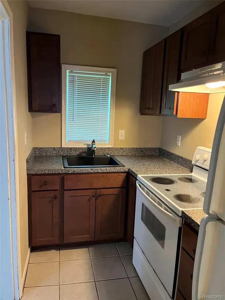 466 S Edith Avenue Pontiac City MI 48341
