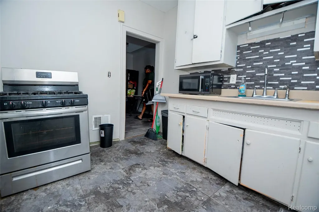 13551 Santa Rosa Drive Detroit City MI 48238