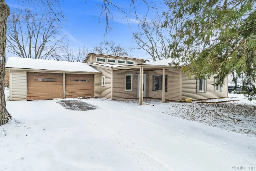 4734 Kempf Street Waterford Charter Township MI 48329