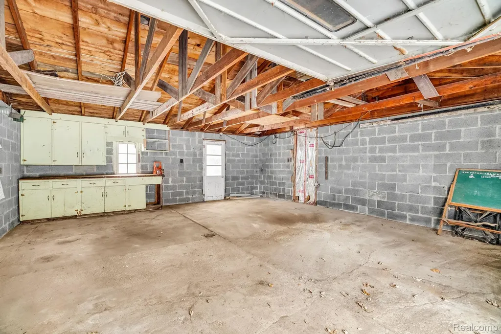 4734 Kempf Street Waterford Charter Township MI 48329