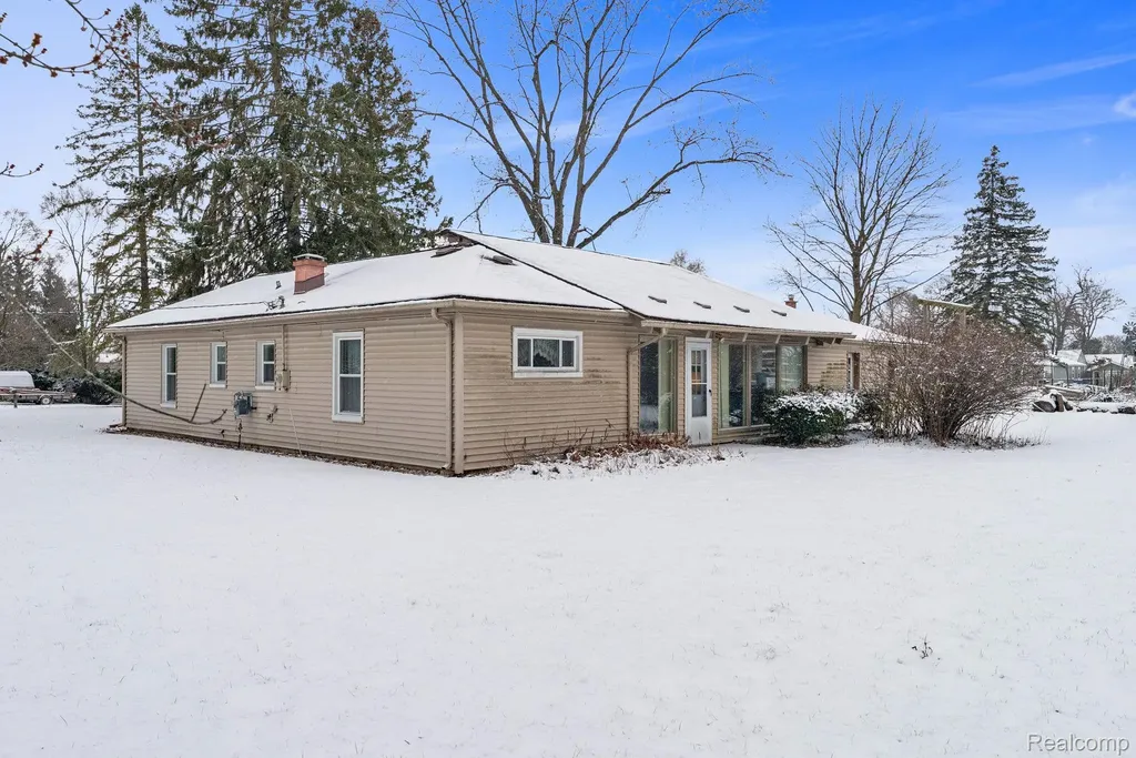 4734 Kempf Street Waterford Charter Township MI 48329