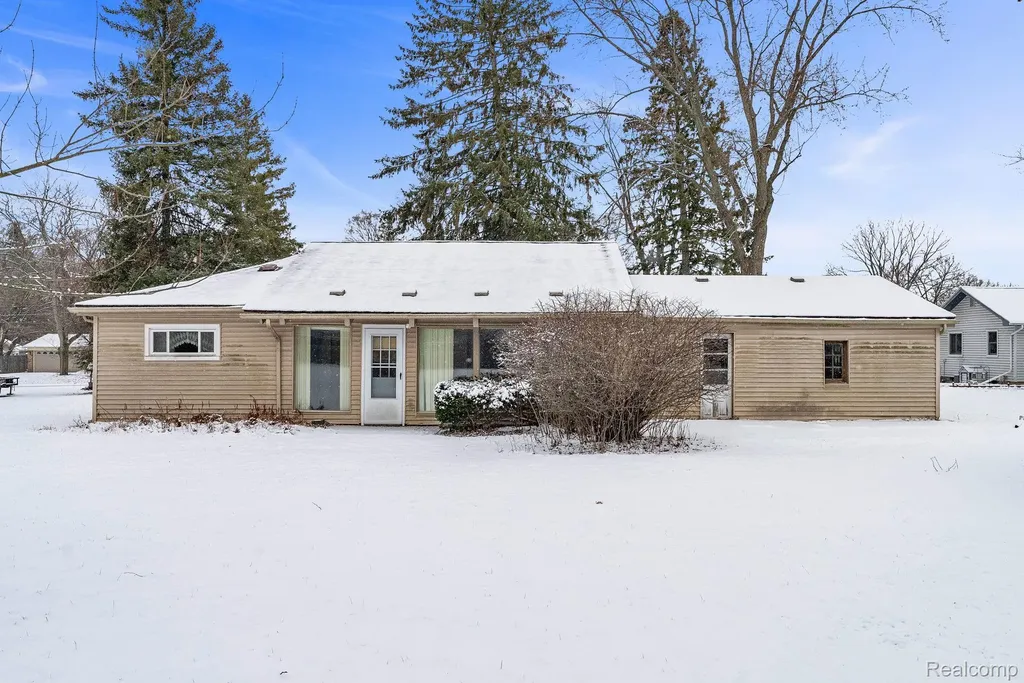 4734 Kempf Street Waterford Charter Township MI 48329