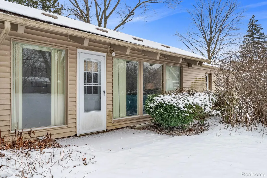 4734 Kempf Street Waterford Charter Township MI 48329