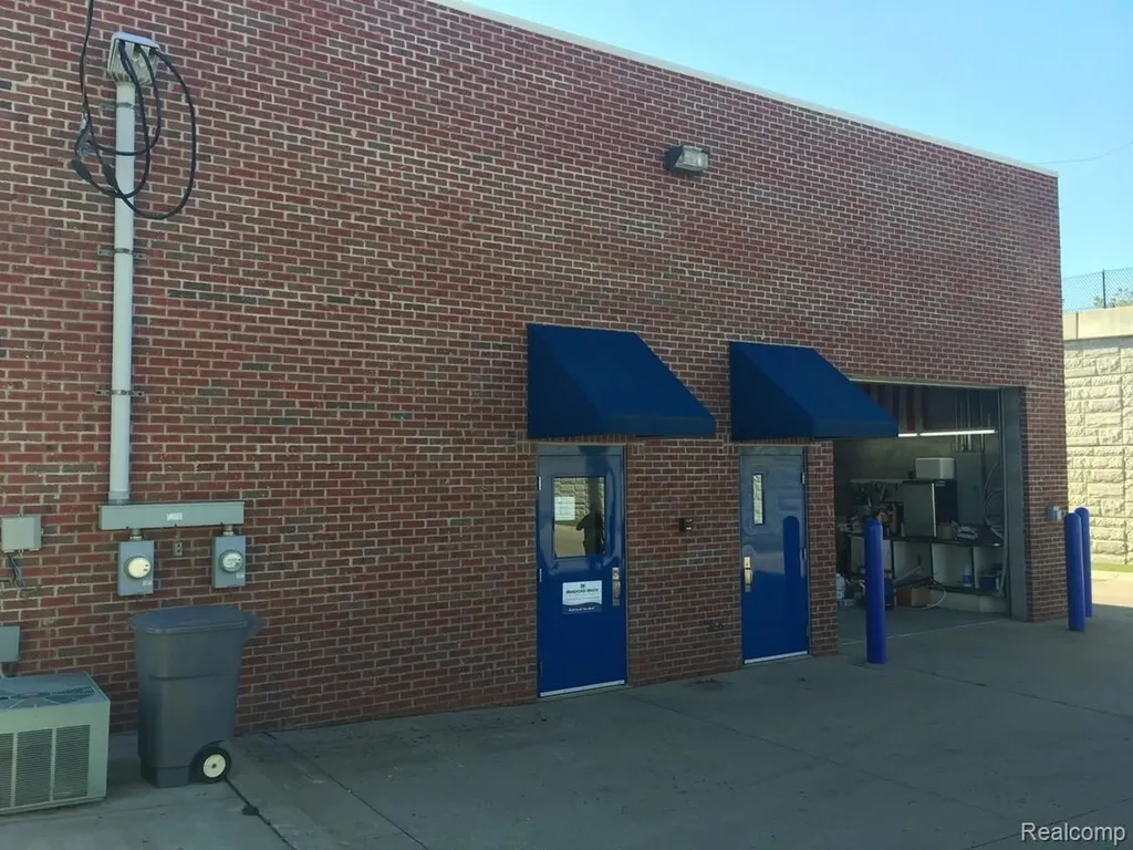 74 N Washington Street Oxford Village MI 48371