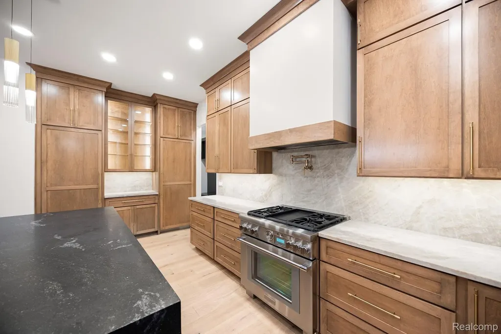 2455 Buckthorn Drive Shelby Charter Township MI 48316